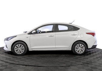 Подержанный автомобиль Hyundai Solaris Sedan 2021 года (8 фото)