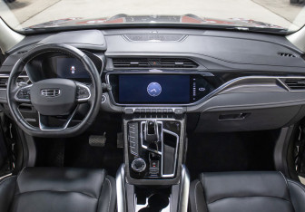 Подержанный автомобиль Geely Atlas Pro 2022 года (14 фото)