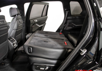 Подержанный автомобиль BMW X7 2020 года (27 фото)