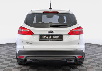 Подержанный автомобиль Ford Focus Wagon 2017 года (6 фото)