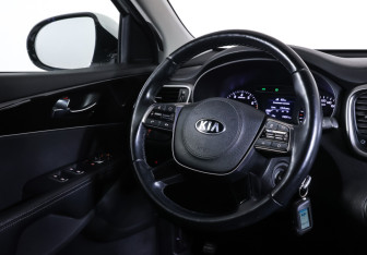 Подержанный автомобиль Kia Sorento 2019 года (13 фото)