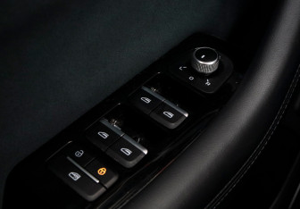 Подержанный автомобиль Geely Monjaro 2023 года (15 фото)