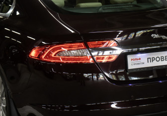 Подержанный автомобиль Jaguar XF Sedan 2011 года (23 фото)