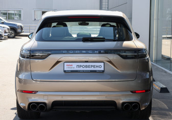 Подержанный автомобиль Porsche Cayenne 2018 года (6 фото)