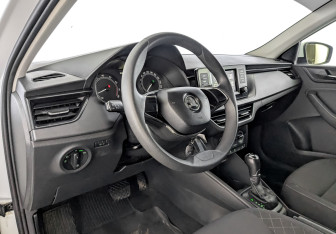 Подержанный автомобиль Skoda Rapid Liftback 2020 года (16 фото)