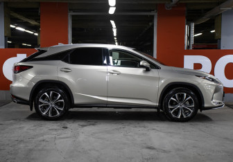 Подержанный автомобиль Lexus RX 2022 года (4 фото)