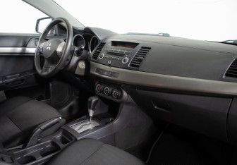 Подержанный автомобиль Mitsubishi Lancer Sedan 2012 года (9 фото)
