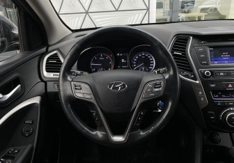 Подержанный автомобиль Hyundai Santa Fe 2017 года (14 фото)