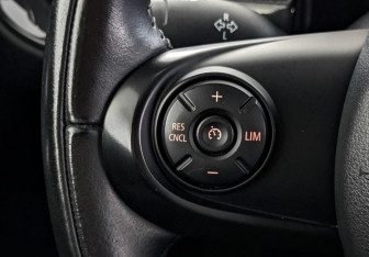 Подержанный автомобиль MINI Clubman Wagon 2020 года (27 фото)