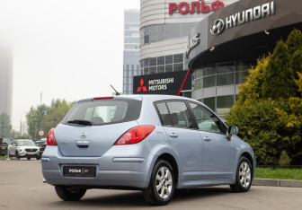 Подержанный автомобиль Nissan Tiida Hatchback 2011 года (4 фото)