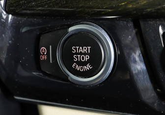 Подержанный автомобиль BMW X6 2015 года (22 фото)