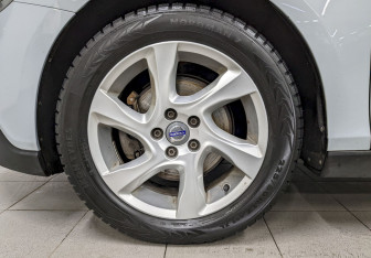 Подержанный автомобиль Volvo V40 Cross Country 2014 года (19 фото)