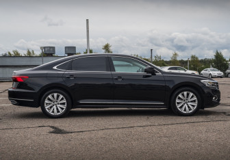 Подержанный автомобиль Volkswagen Passat Sedan 2020 года (4 фото)