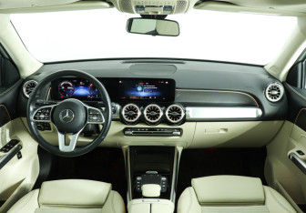 Подержанный автомобиль Mercedes-Benz GLB 2021 года (12 фото)