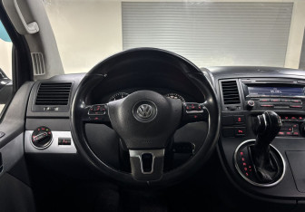 Подержанный автомобиль Volkswagen Multivan 2013 года (27 фото)