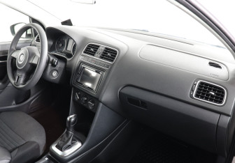 Подержанный автомобиль Volkswagen Polo Hatchback 2012 года (6 фото)