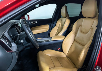 Подержанный автомобиль Volvo XC60 2018 года (14 фото)