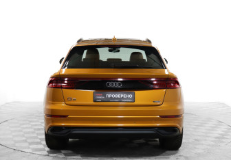 Подержанный автомобиль Audi Q8 2021 года (6 фото)