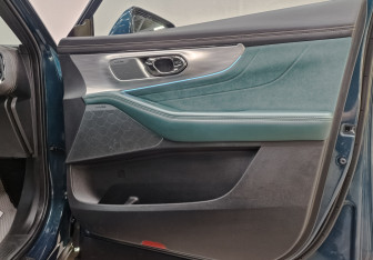 Подержанный автомобиль GAC GS8 2023 года (21 фото)