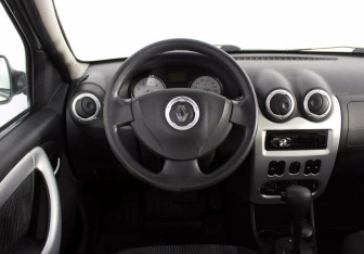 Подержанный автомобиль Renault Logan Sedan 2012 года (6 фото)