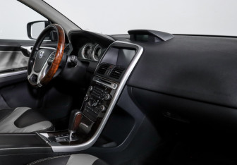 Подержанный автомобиль Volvo XC60 2010 года (9 фото)