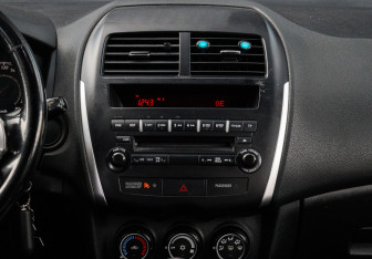 Подержанный автомобиль Mitsubishi ASX 2010 года (10 фото)