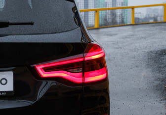 Подержанный автомобиль BMW X3 2020 года (14 фото)