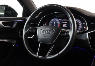 Подержанный автомобиль Audi A7 2018 года (15 фото)