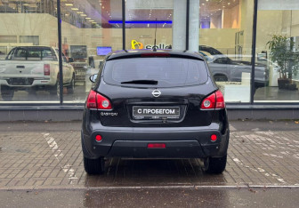 Подержанный автомобиль Nissan Qashqai 2008 года (7 фото)