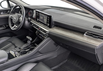 Подержанный автомобиль Kia K5 2021 года (13 фото)