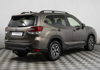 Подержанный автомобиль Subaru Forester Suv 2018 года (5 фото)