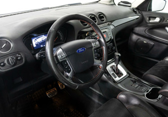 Подержанный автомобиль Ford S-MAX 2013 года (7 фото)