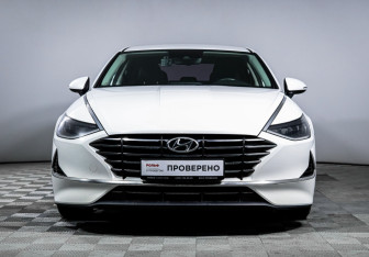 Подержанный автомобиль Hyundai Sonata 2019 года (2 фото)