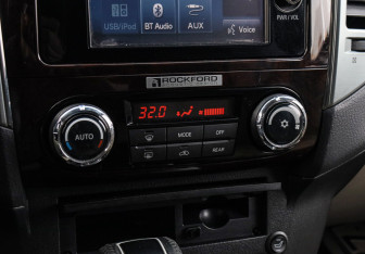 Подержанный автомобиль Mitsubishi Pajero 2019 года (18 фото)