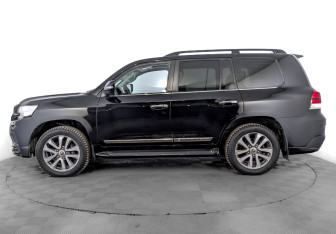 Подержанный автомобиль Toyota Land Cruiser Suv 2017 года (8 фото)