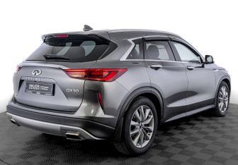 Подержанный автомобиль Infiniti QX50 2021 года (5 фото)
