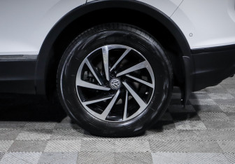 Подержанный автомобиль Volkswagen Tiguan 2018 года (15 фото)