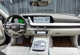 Подержанный автомобиль Genesis G90 2022 года (14 фото)