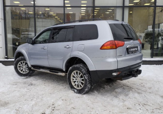 Подержанный автомобиль Mitsubishi Pajero Sport 2010 года (6 фото)