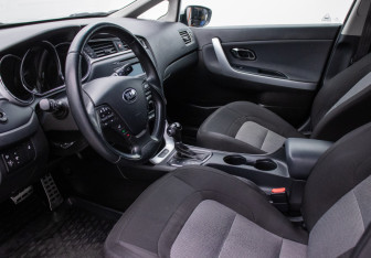 Подержанный автомобиль Kia Ceed Hatchback 2018 года (10 фото)