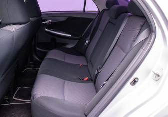 Подержанный автомобиль Toyota Corolla Sedan 2011 года (11 фото)