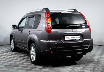 Подержанный автомобиль Nissan X-Trail 2008 года (7 фото)