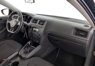 Подержанный автомобиль Volkswagen Jetta Sedan 2015 года (13 фото)