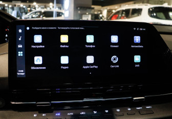 Подержанный автомобиль Changan UNI-S 2024 года (14 фото)