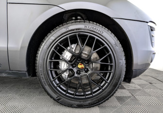 Подержанный автомобиль Porsche Macan 2014 года (18 фото)