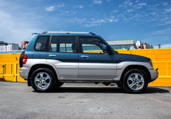 Подержанный автомобиль Mitsubishi Pajero Pinin 2004 года (7 фото)