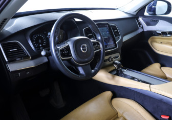 Подержанный автомобиль Volvo XC90 2015 года (14 фото)