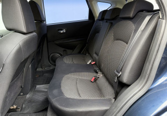 Подержанный автомобиль Nissan Qashqai 2007 года (11 фото)