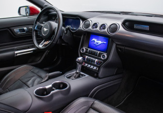 Подержанный автомобиль Ford Mustang Convertible 2019 года (10 фото)