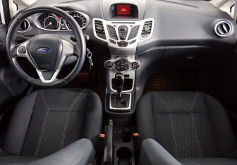 Подержанный автомобиль Ford Fiesta Hatchback 2012 года (10 фото)